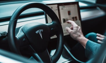 How Tesla’s Innovative Business Model Sets the Brand Apart